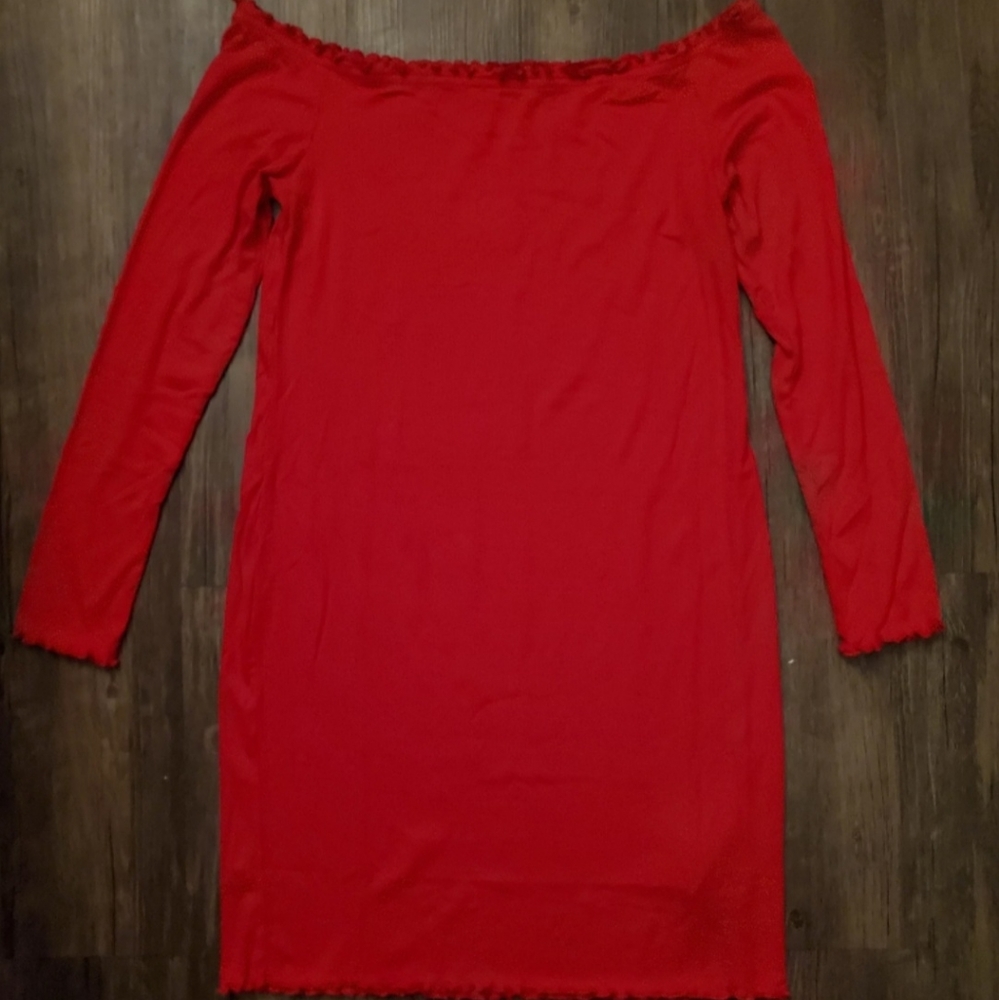 🪩 2/$15 // H&M: NWT Red Dress